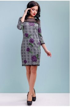Романтическое женское платье силуэтного фасона в фиолетовые цветы