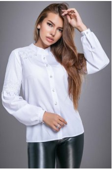 Стильная белая блузка из софта с ажурным кружевом