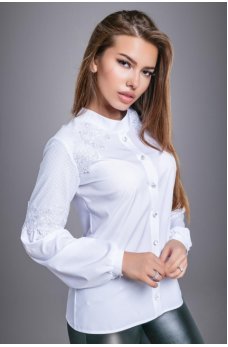Стильная белая блузка из софта с ажурным кружевом