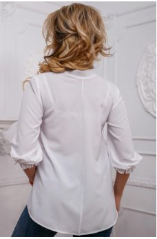 Белая нежная блуза с ажурной вставкой