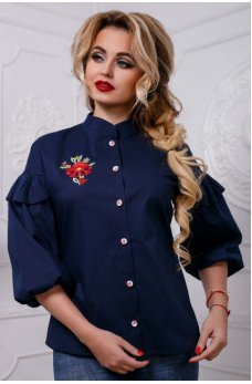Романтичная темно-синяя блузка с вышивкой