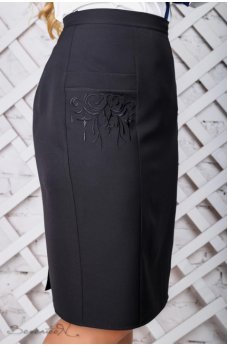 Класическая черная юбка карандаш с декоративной вышивкой