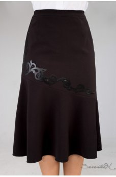 Черная юбка с аппликацией из эко-кожи