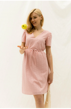 Нежно-розовое актуальное летнее платье