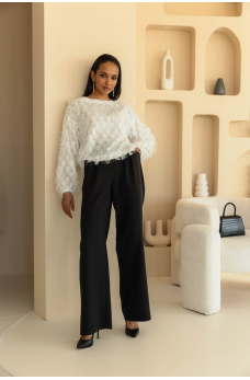 Белая стильная укороченная кофта с бахромой