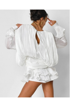 Эффектное короткое платье молочного цвета