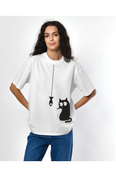 Белая очаровательная женская футболка с кулиром