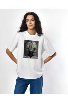 Модная женская футболка белого цвета