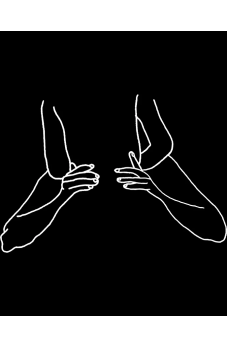 Черная практичная футболка с раскрепощенным принтом