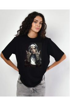 Трендовая футболка черного цвета