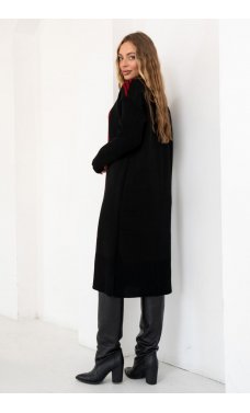 Черное вязаное платье с принтом красного цвета