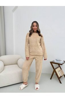 Бежевая практичная махровая пижама