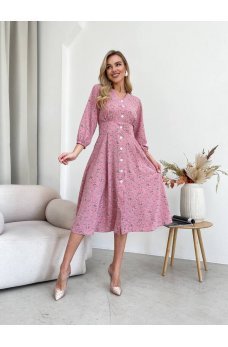 Нежное розовое платье с пуговицами по переду