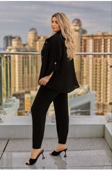 Черный лаконичный брючный костюм-тройка