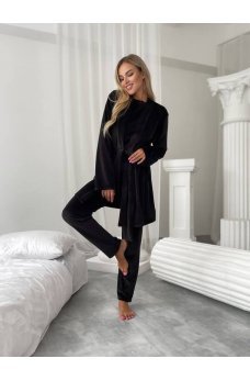 Черный практичный костюм из футболки, брюк и халата