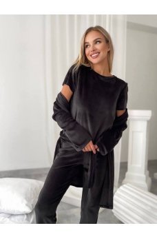 Черный практичный костюм из футболки, брюк и халата