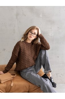 Мягкий свитер с косами карамельного цвета