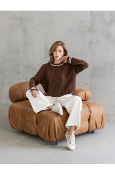 Актуальный теплый свитер карамельно-коричневого цвета