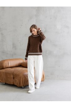 Актуальный теплый свитер карамельно-коричневого цвета