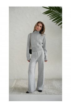 Светло-серый лаконичный вязаный комплект