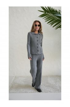 Темно-серый вязаный уютный комплект