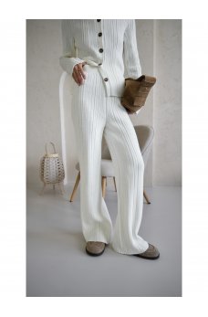 Уникальный костюм-двойка молочного цвета