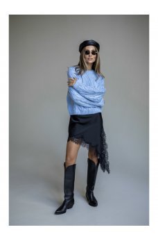 Голубой вязаный женский свитер с узором