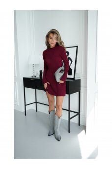Бордовое лаконичное платье с фактурной вязкой