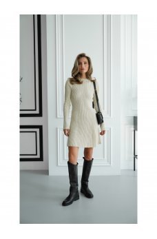 Бежевое трендовое приталенное платье мини