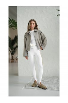 Бежевый практичный женский бомбер из шерсти