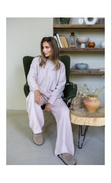 Бежевый привлекательный костюм из плотной вязки