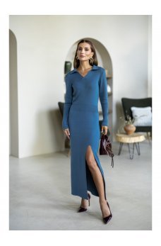 Синее длинное приталенное платье с разрезом