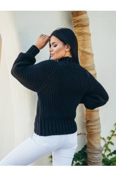 Черный трендовый вязаный свитер
