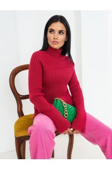 Малиновый актуальный теплый свитер 