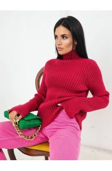 Малиновый актуальный теплый свитер 