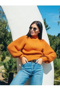 Оранжевый оригинальный свитер объемной вязки