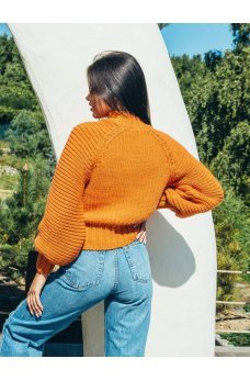 Оранжевый оригинальный свитер объемной вязки