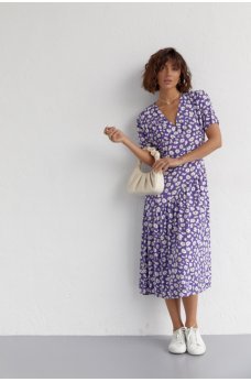 Фиолетовое сдержанное платье миди с цветочным принтом