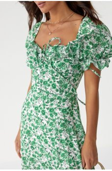 Романтическое изящное платье с зеленым флористическим принтом