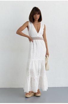 Белое легкое длинное платье с кружевной вставкой