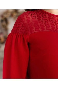 Нарядное красное платье с пышными модными рукавами
