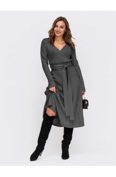 Вязаное платье с плиссированной юбкой серого цвета