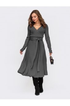 Вязаное платье с плиссированной юбкой серого цвета