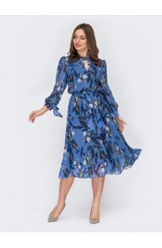 Нежное голубое шифоновое платье с флористичным принтом