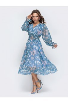 Голубое нежное платье-миди с цветочным принтом