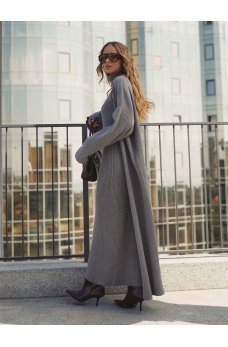 Серый изящный вязаный костюм-двойка