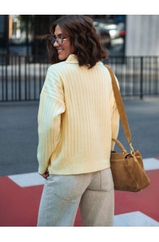Желтый мягкий универсальный свитер