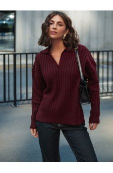 Бордовый лаконичный свитер из мелкой вязки