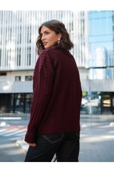 Бордовый лаконичный свитер из мелкой вязки