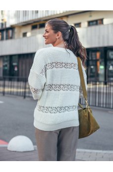 Привлекательный вязаный джемпер молочного цвета